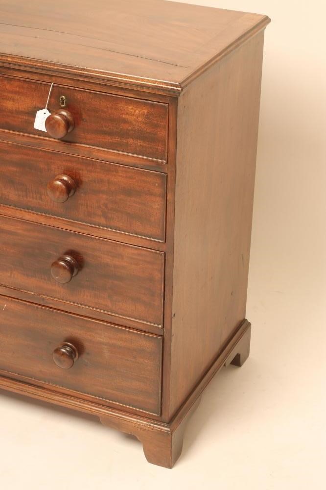 A GEORGIAN MAHOGANY CHEST Image