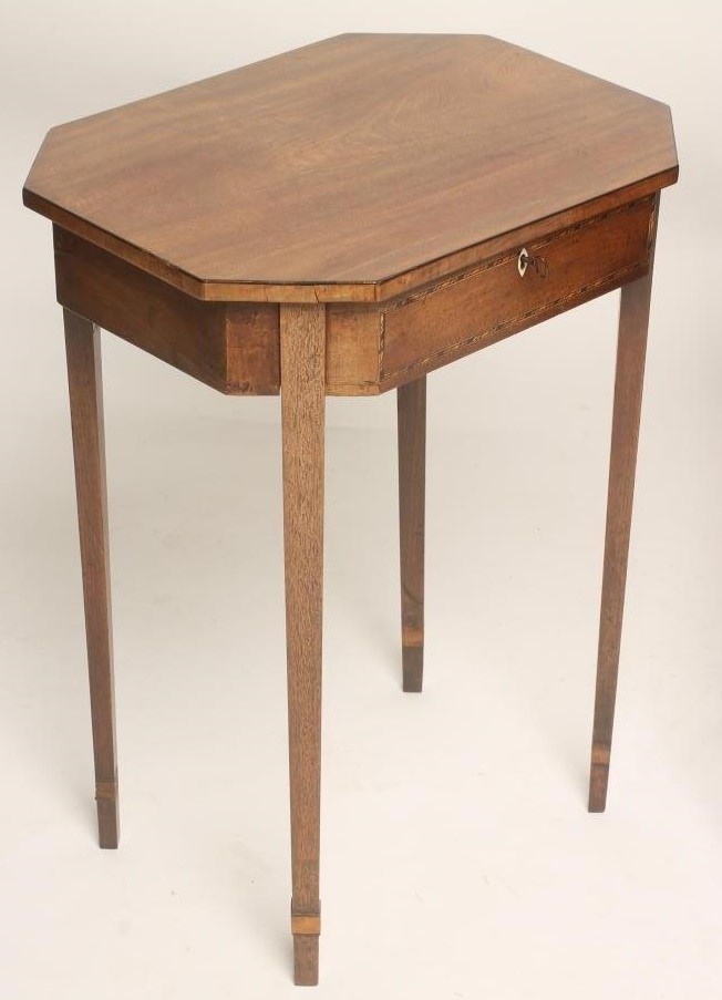 A GEORGIAN MAHOGANY WORK TABLE Image