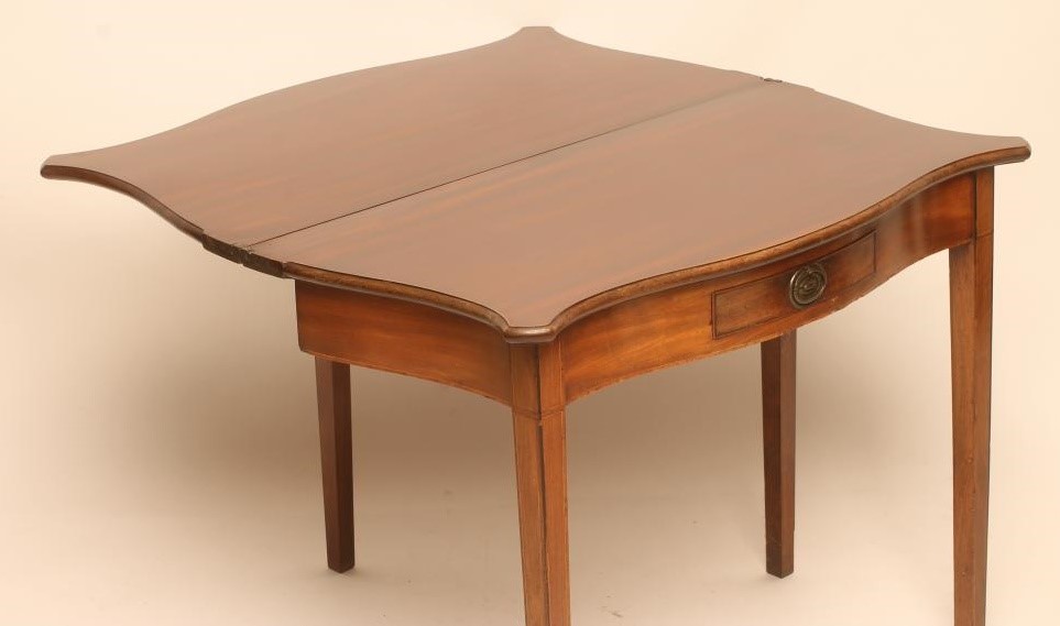 A GEORGIAN MAHOGANY FOLDING TEA TABLE Image
