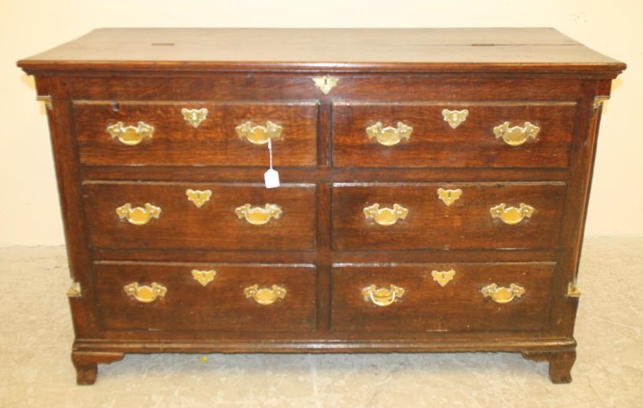 A GEORGIAN LANCASHIRE OAK DRESSER Image