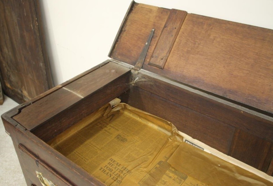 A GEORGIAN LANCASHIRE OAK DRESSER Image