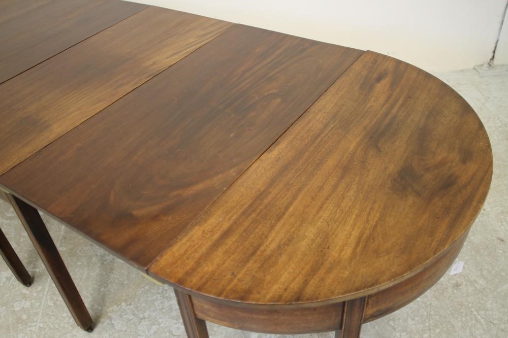 A GEORGIAN MAHOGANY DINING TABLE Image