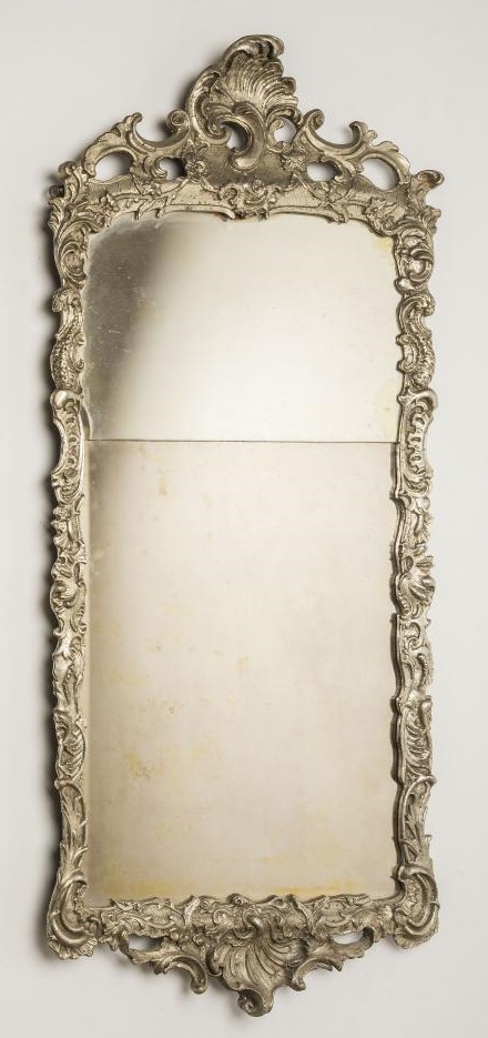 A GEORGIAN CARVED AND SILVERED WOOD PIER GLASS Image