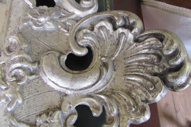 A GEORGIAN CARVED AND SILVERED WOOD PIER GLASS Image