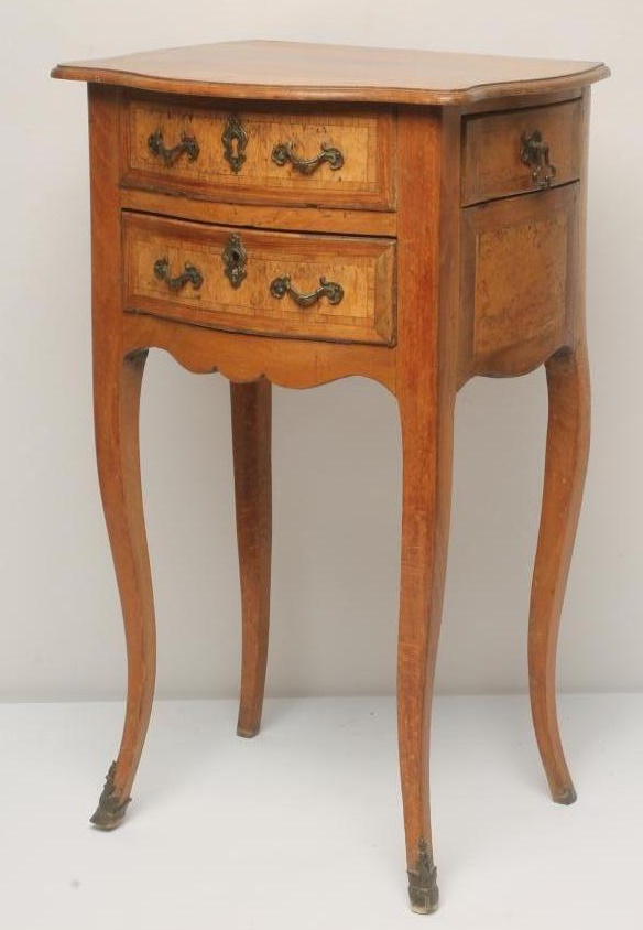 A FRENCH BEECH AND WALNUT PETIT COMMODE Image