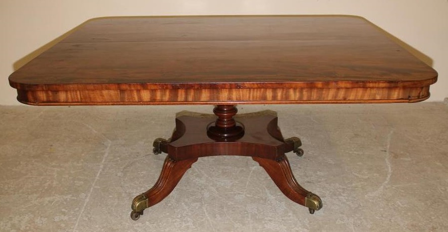 A REGENCY MAHOGANY BREAKFAST TABLE Image