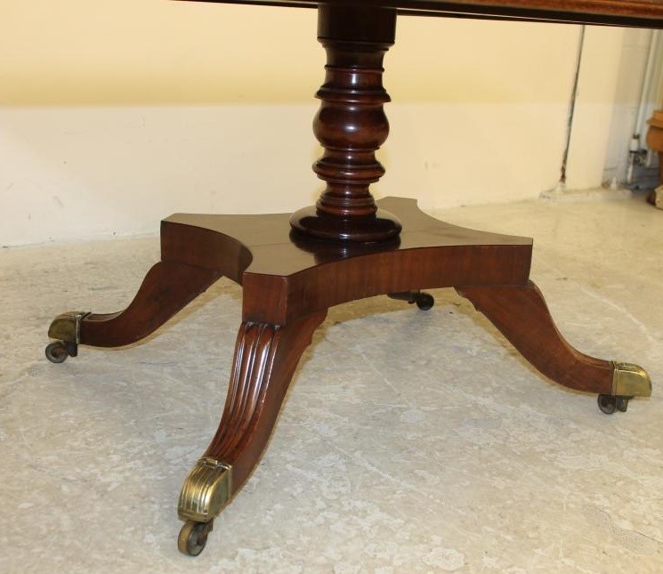 A REGENCY MAHOGANY BREAKFAST TABLE Image