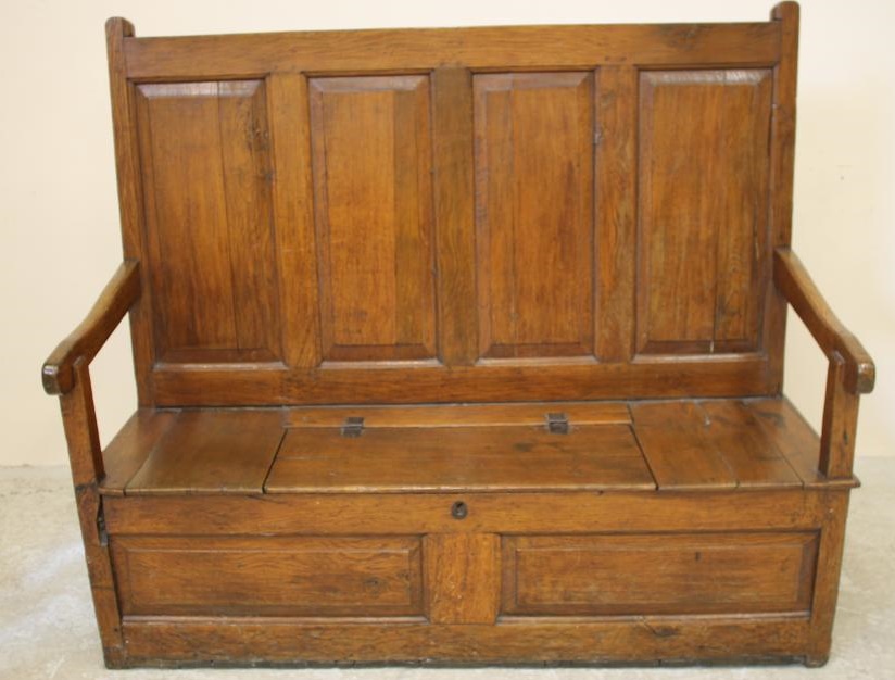A GEORGIAN OAK PANELLED BOX SETTLE Image