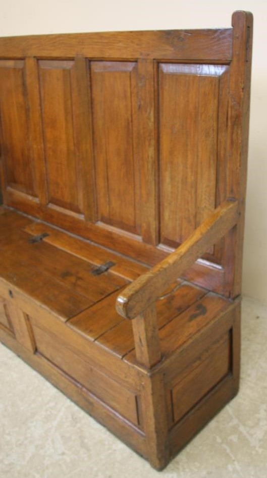 A GEORGIAN OAK PANELLED BOX SETTLE Image