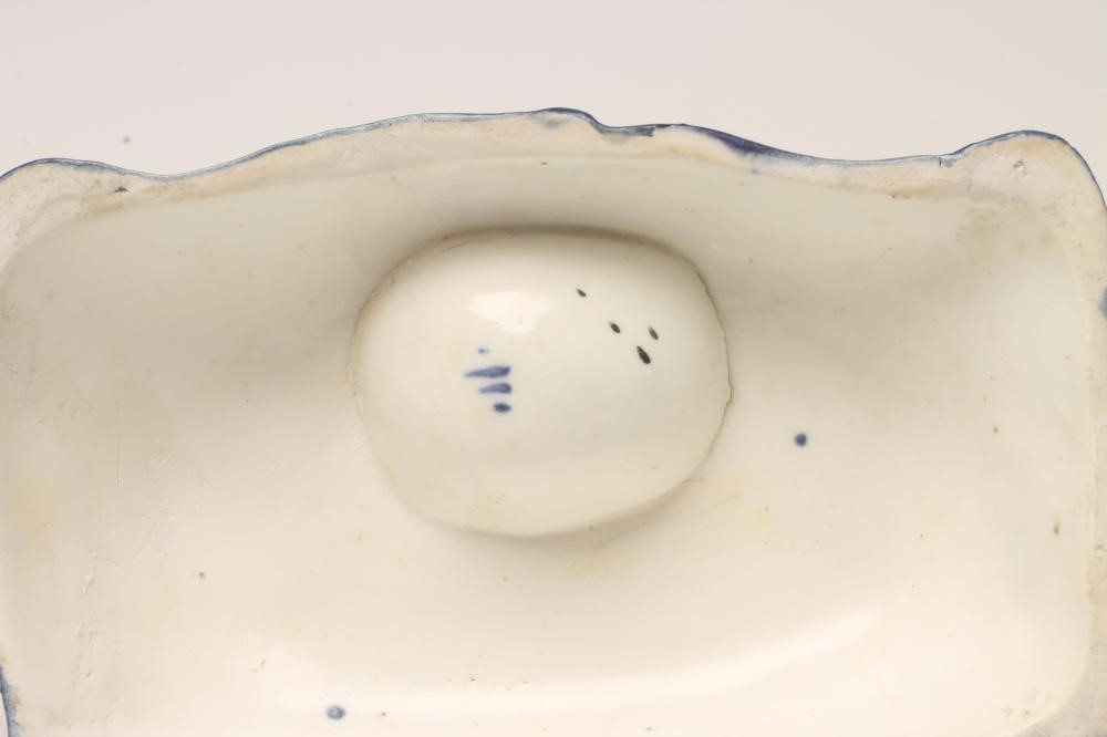 A VICTORIAN STAFFORDSHIRE PORCELLANEOUS INKWELL Image