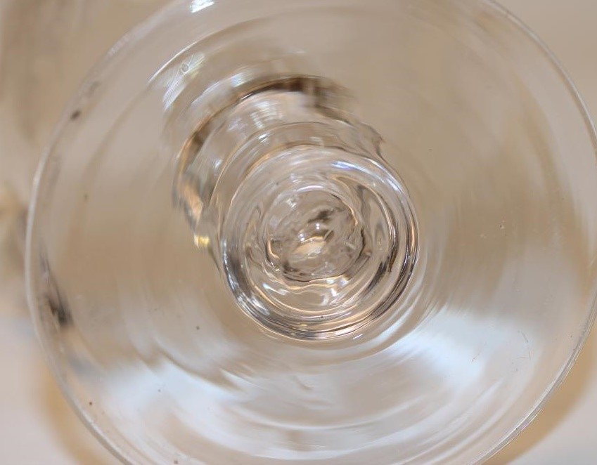 A LATE VICTORIAN GLASS GOBLET Image