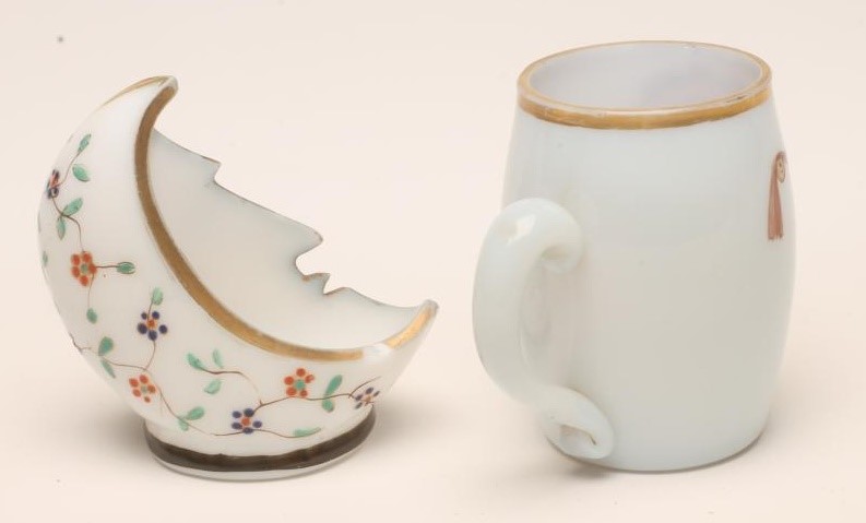 A GERMAN MILCHE GLASS SMALL JUG Image