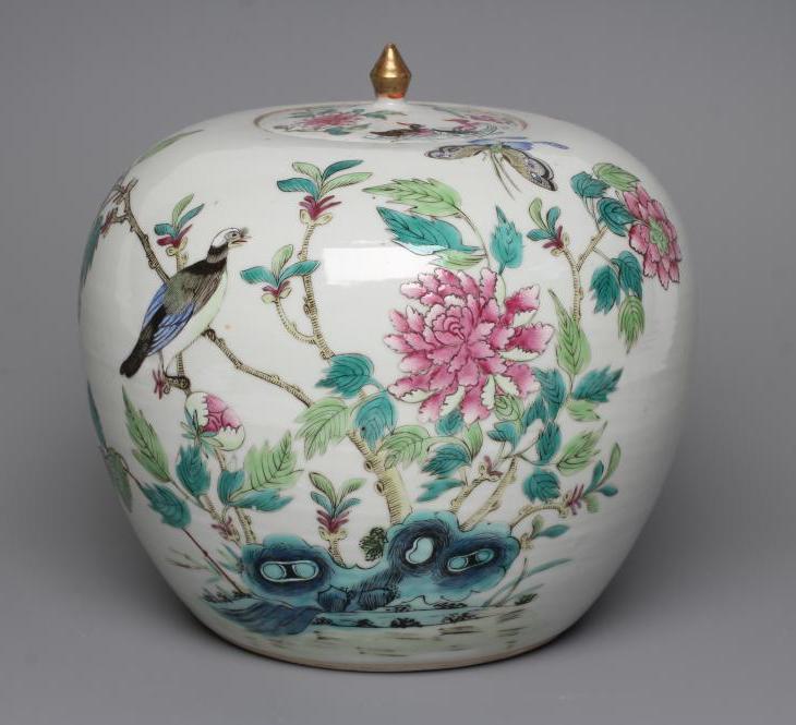 A CHINESE PORCELAIN JAR AND COVER of rounded cylindrical form Image