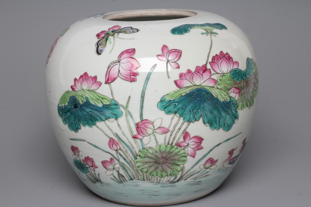 A CHINESE PORCELAIN JAR AND COVER of rounded cylindrical form Image