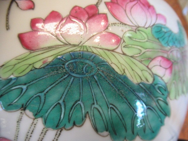 A CHINESE PORCELAIN JAR AND COVER of rounded cylindrical form Image