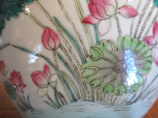 A CHINESE PORCELAIN JAR AND COVER of rounded cylindrical form Image