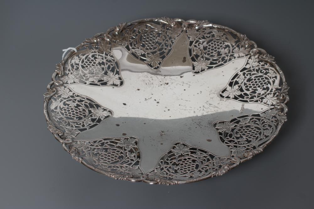 A SILVER CENTRE DISH Image