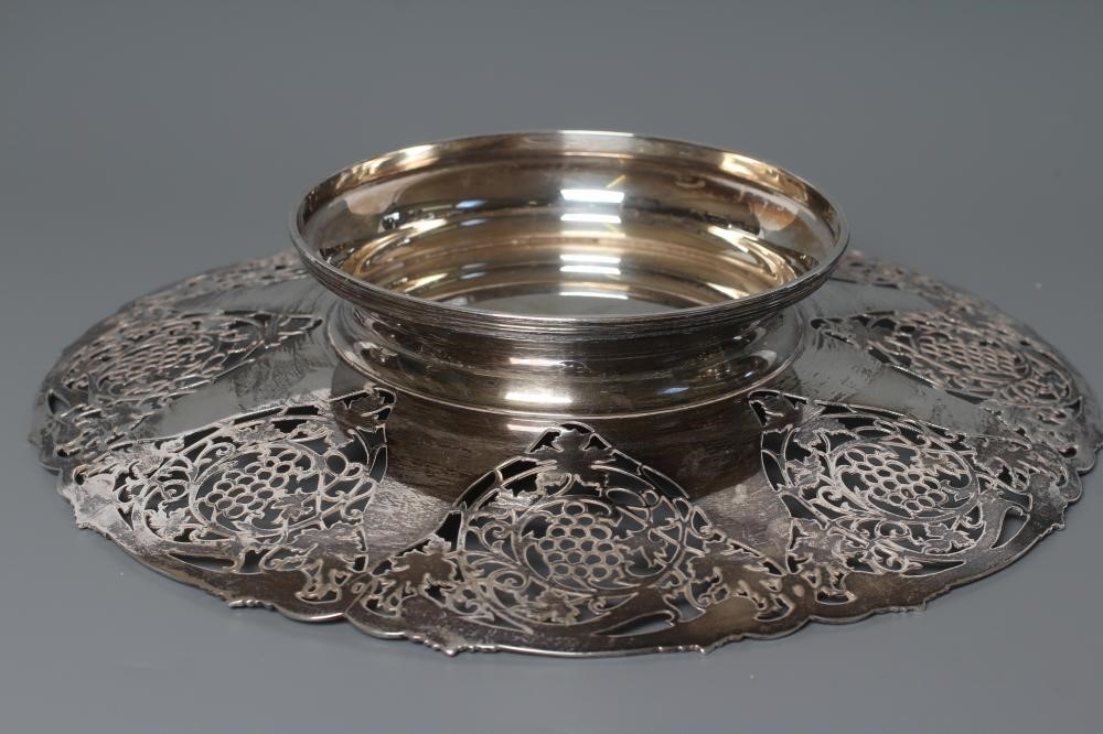 A SILVER CENTRE DISH Image