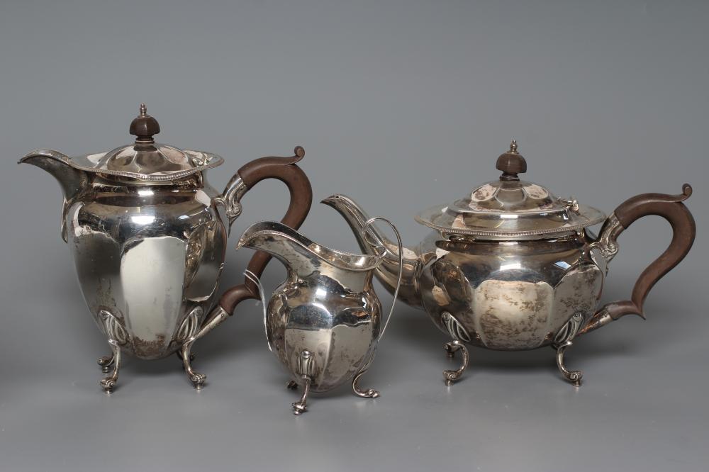 A SILVER PART TEA AND COFFEE SERVICE Image
