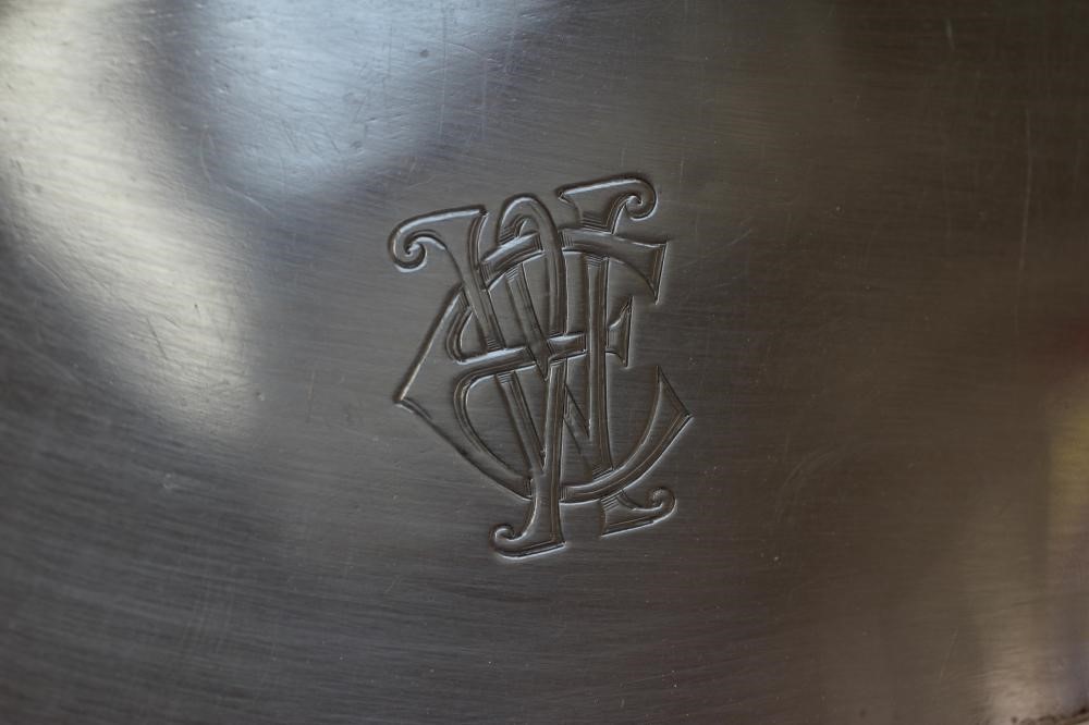 A SMALL SILVER ENTREE DISH AND COVER Image