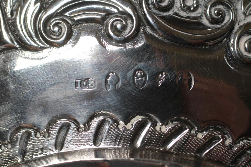 A LATE GEORGE III IRISH SILVER MILK JUG AND SUGAR BOWL Image