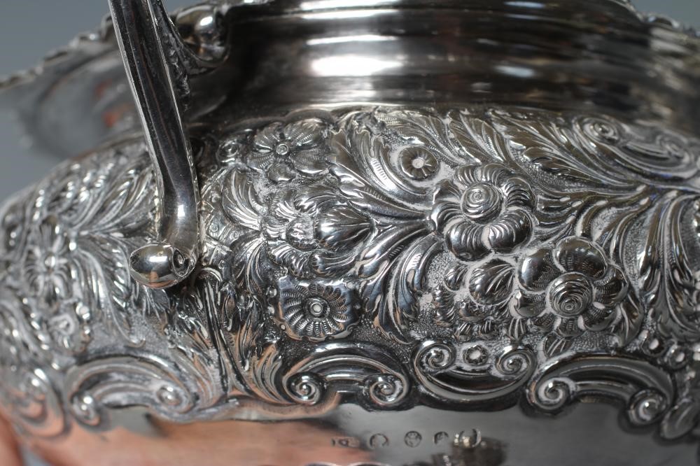 A LATE GEORGE III IRISH SILVER MILK JUG AND SUGAR BOWL Image
