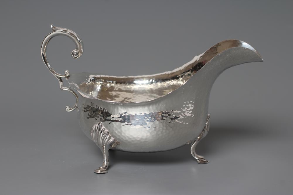 AN EDWARDIAN ARTS AND CRAFTS SILVER SAUCE BOAT Image