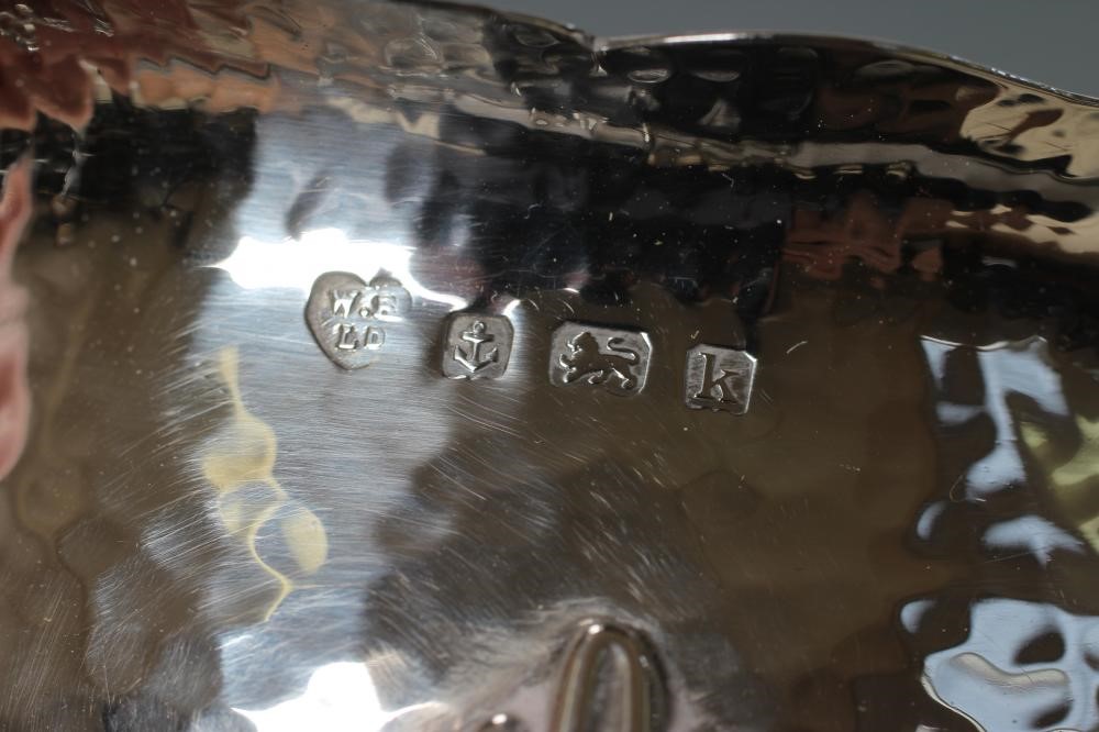 AN EDWARDIAN ARTS AND CRAFTS SILVER SAUCE BOAT Image