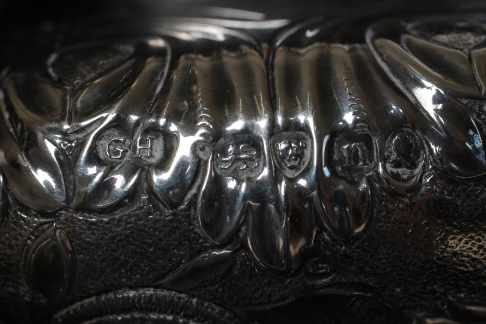 A GEORGE IV SILVER TEAPOT Image