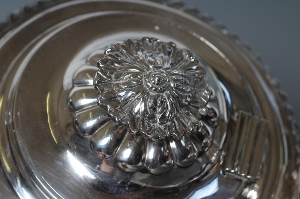 A GEORGE IV SILVER TEAPOT Image