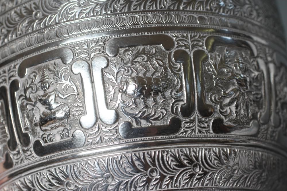 A VICTORIAN INDIANESQUE STYLE SILVER SUGAR BASIN Image
