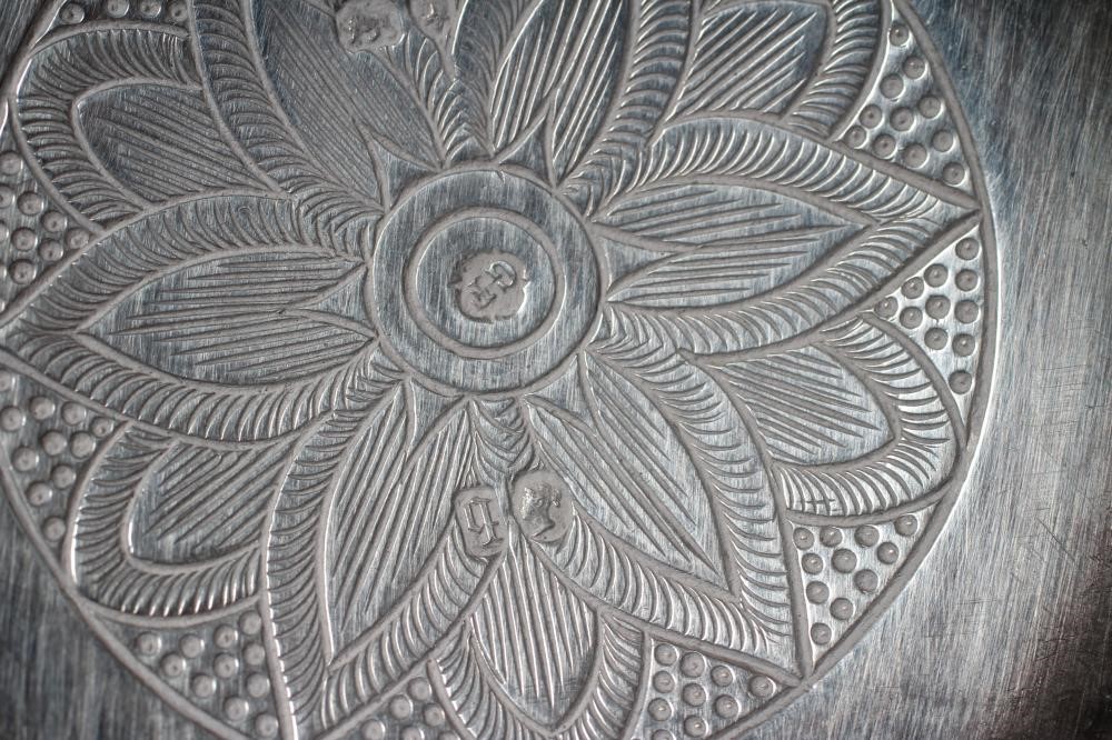 A VICTORIAN INDIANESQUE STYLE SILVER SUGAR BASIN Image