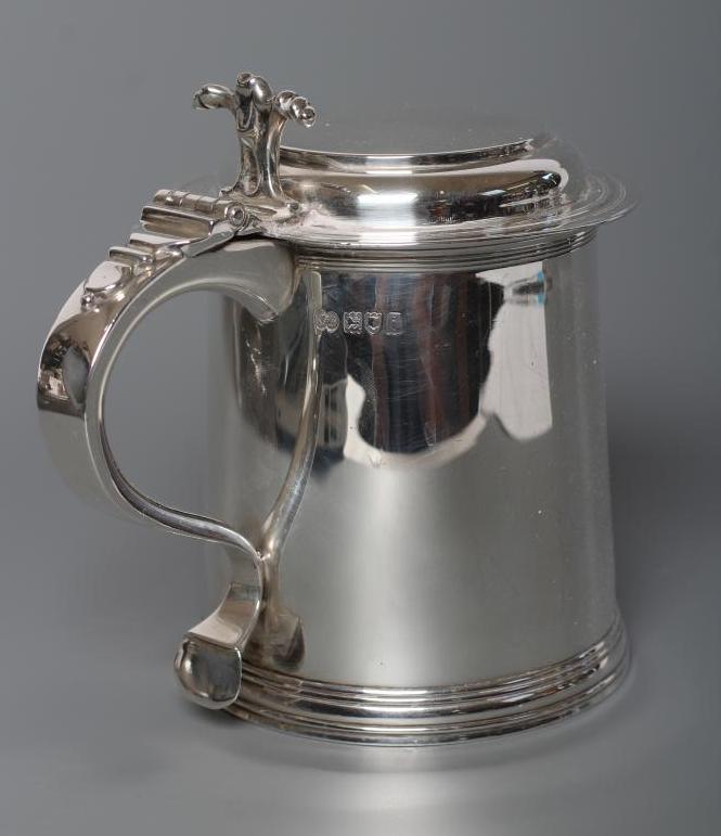 AN EDWARDIAN SILVER TANKARD Image
