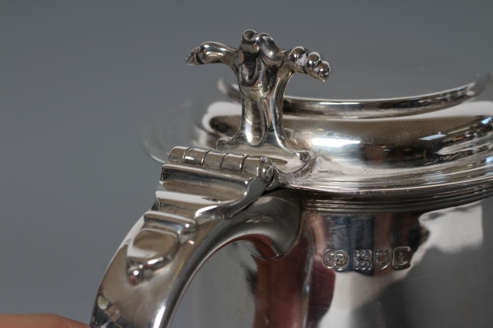 AN EDWARDIAN SILVER TANKARD Image