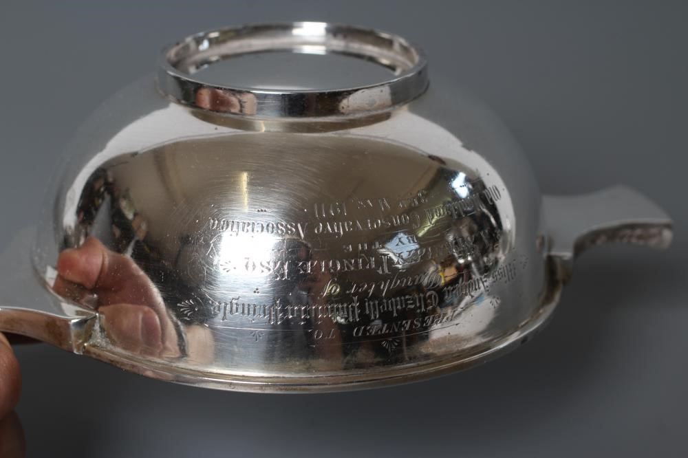 AN EDWARDIAN SILVER PORRINGER Image