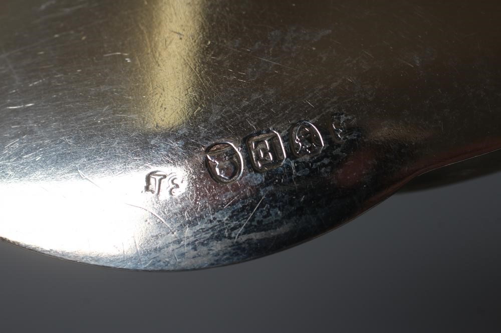 A PAIR OF GEORGE III SILVER PASTRY SERVERS Image