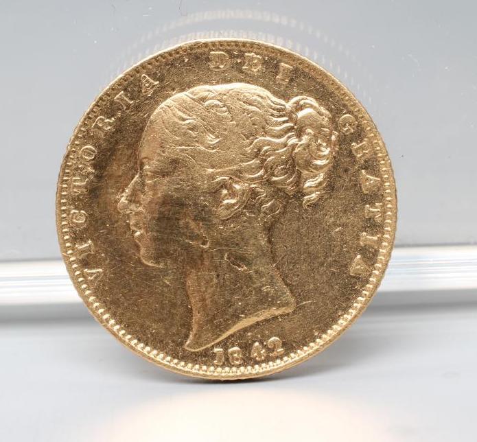A VICTORIAN YH SHIELD BACK SOVEREIGN, 1842, 7.9g (Est. plus 20% premium) Image