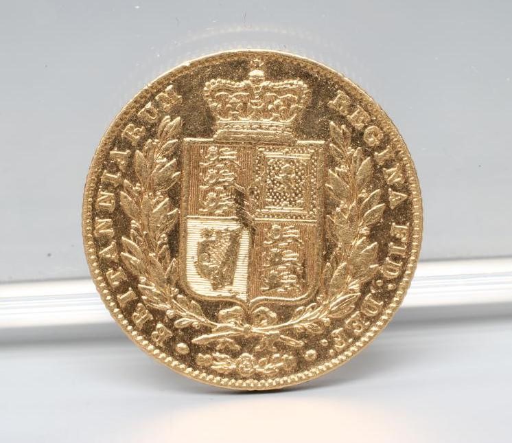 A VICTORIAN YH SHIELD BACK SOVEREIGN, 1842, 7.9g (Est. plus 20% premium) Image