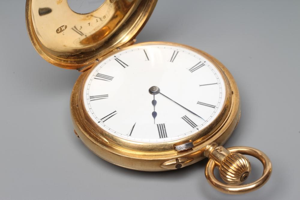 A LATE VICTORIAN 18CT GOLD TOP WIND HALF HUNTER POCKET WATCH Image