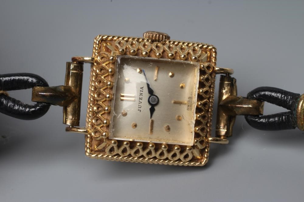 A "JUVENIA" WRISTWATCH Image