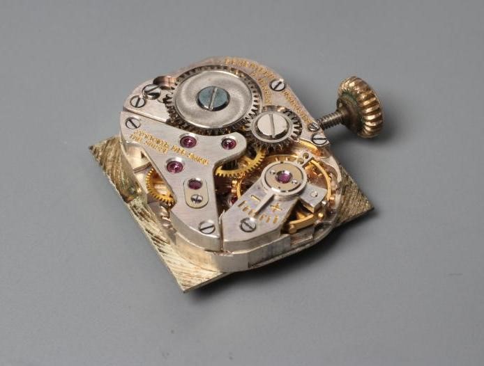 A "JUVENIA" WRISTWATCH Image