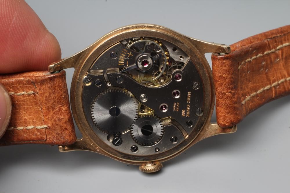 A GENTLEMAN'S 9CT GOLD WRISTWATCH Image