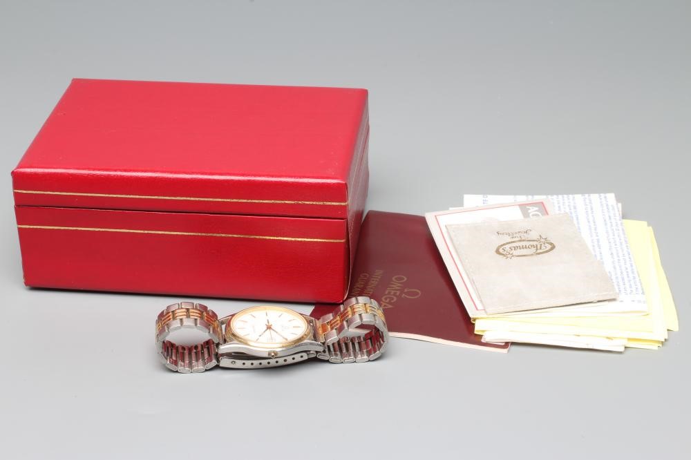 A GENTLEMAN'S OMEGA SEAMASTER QUARTZ WRISTWATCH Image