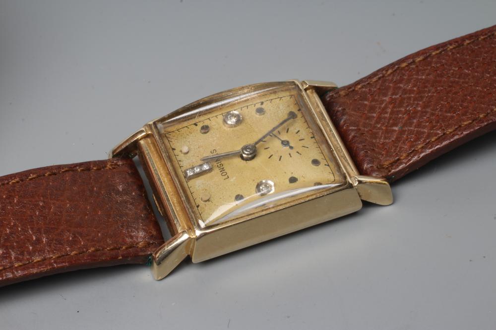 A GENTLEMAN'S LONGINES WRISTWATCH Image