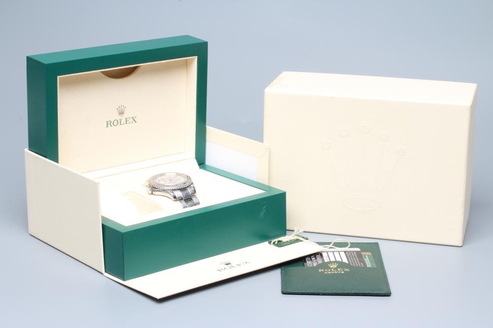 A GENTLEMAN'S ROLEX OYSTER PERPETUAL DATE YACHT-MASTER CHRONOMETER Image