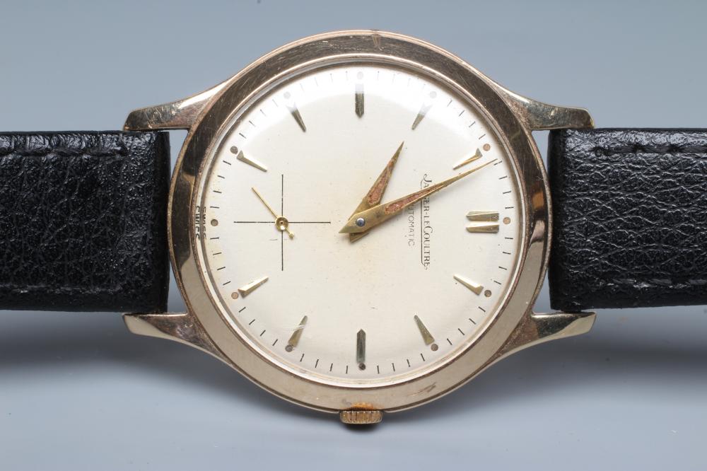 A GENTLEMAN'S 9CT GOLD JAEGER LECOULTRE AUTOMATIC WRISTWATCH Image