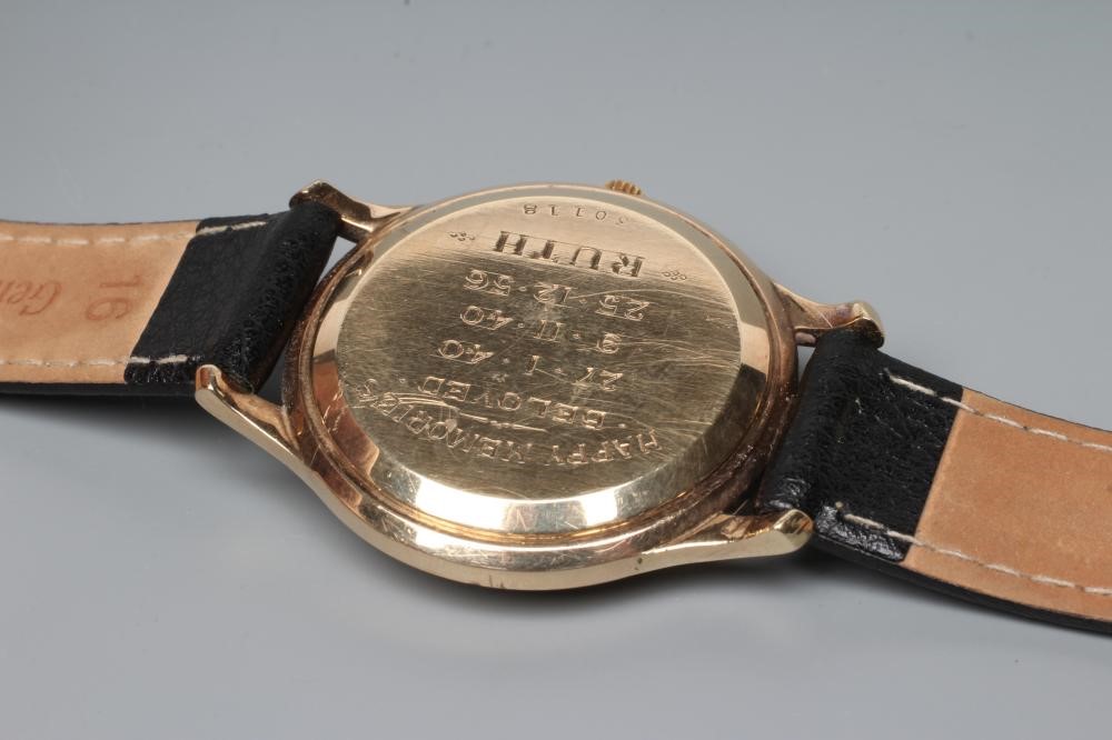 A GENTLEMAN'S 9CT GOLD JAEGER LECOULTRE AUTOMATIC WRISTWATCH Image