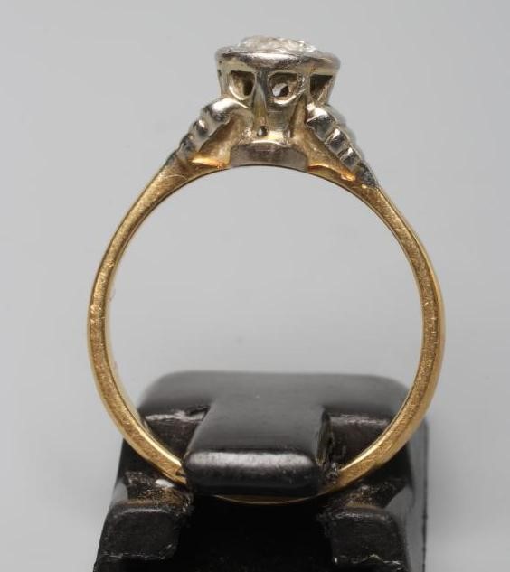 A SOLITAIRE DIAMOND RING, the round brilliant cut stone of approximately 0.30cts, illusion set to Image