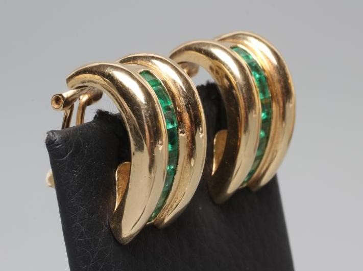 A PAIR OF EMERALD FRENCH CLIP EARRINGS to match the previous lot Image
