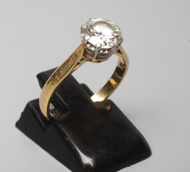 A SOLITAIRE DIAMOND RING, the round brilliant cut stone of approximately 1ct, claw set to a plain Image